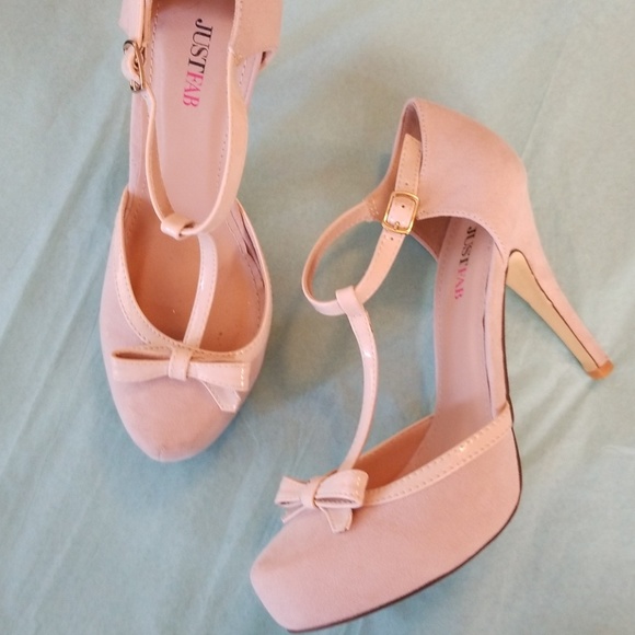 JUST FAB SZ 8 T-STRAP PUMPS NUDE SUEDE - Picture 2 of 3